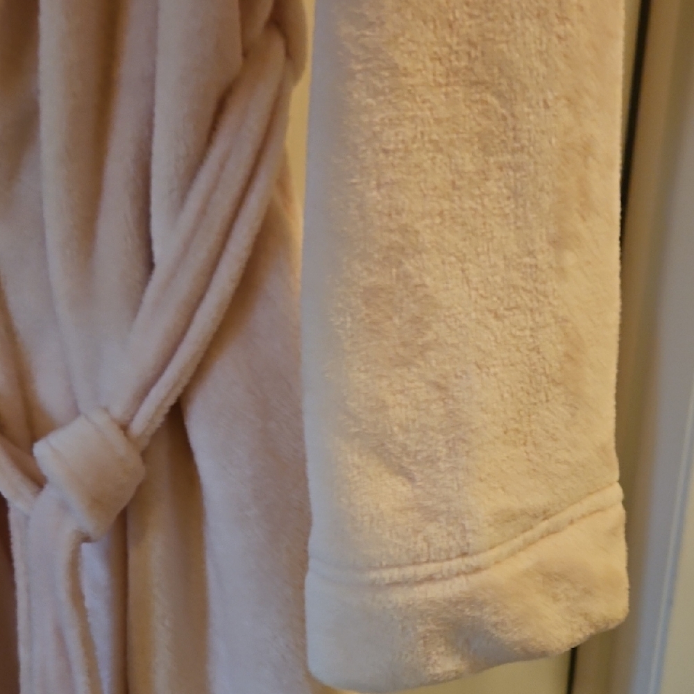 Calvin Klein Blush Pink Robe - Picture 4 of 7
